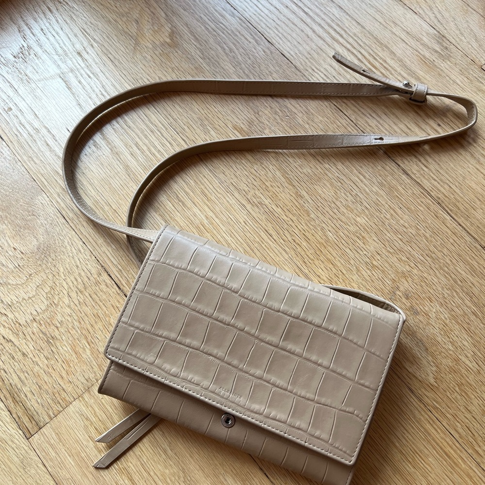 Elegant Tan Crocodile-Embossed Women's Bag